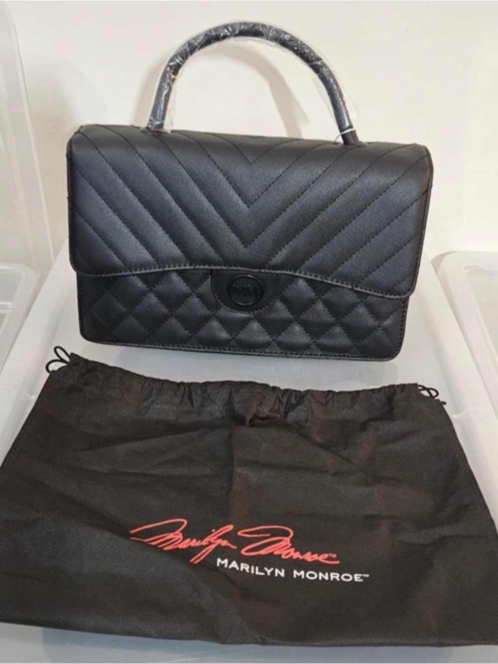 🎉🎉🎉Marilyn Monroe Black Quilted Top-Handle Crossbody Bag with dust bag - Picture 2 of 3